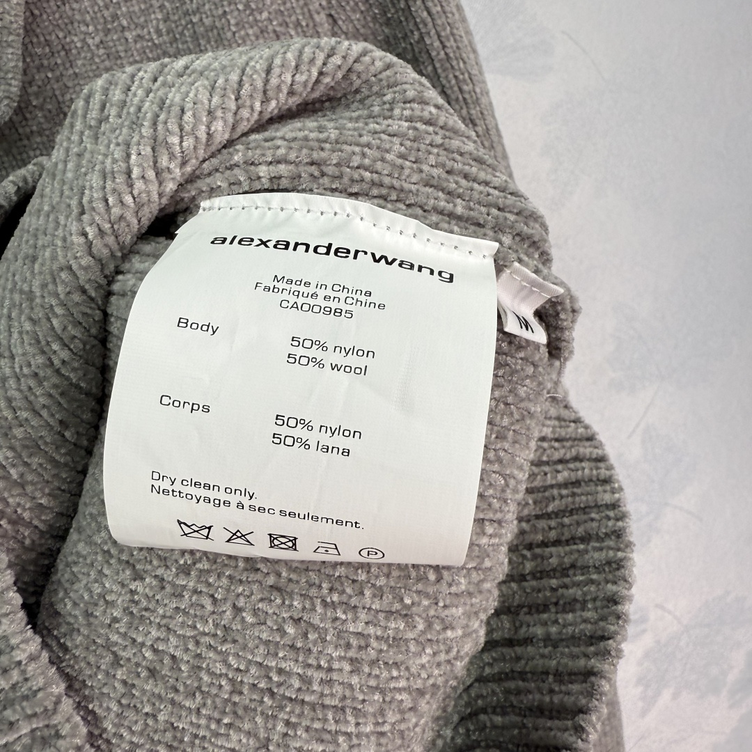 “Alexander Wan P504 Female Suit: Autumn 2025 Series with Wool Twirling Materials, High-Intensity Style, Customizable Design” - 图片 8