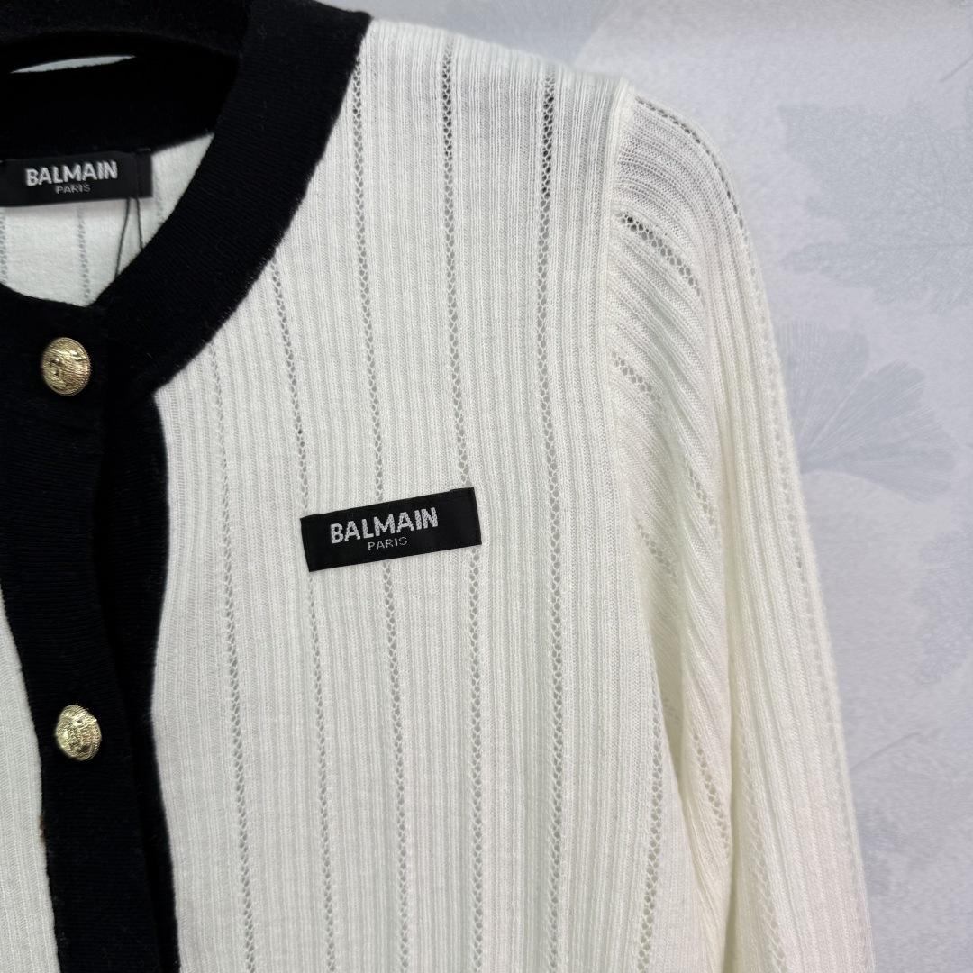 “Zabalman 25 Black-and-White Knitted Shirts Bundle with P506 Female Dress” - 图片 5