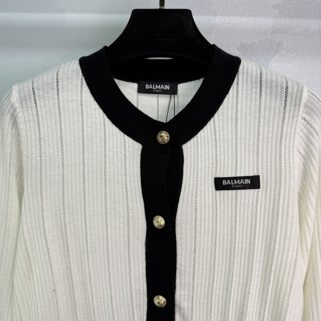 “Zabalman 25 Black-and-White Knitted Shirts Bundle with P506 Female Dress” - 图片 4