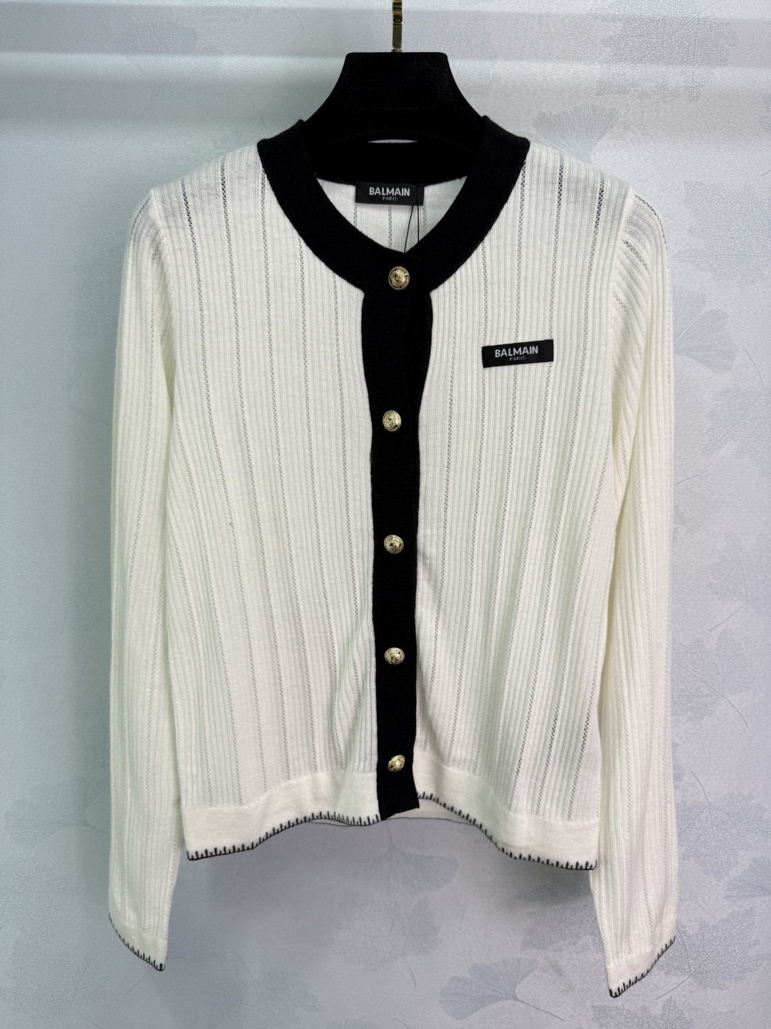 “Zabalman 25 Black-and-White Knitted Shirts Bundle with P506 Female Dress” - 图片 3