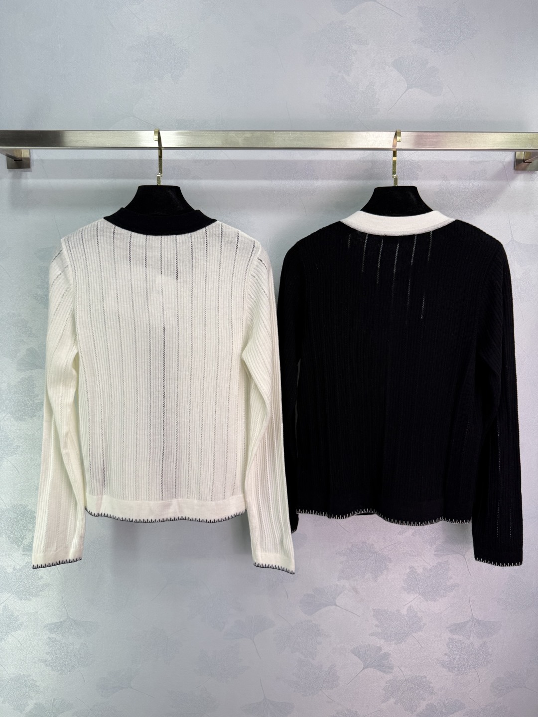 “Zabalman 25 Black-and-White Knitted Shirts Bundle with P506 Female Dress” - 图片 9