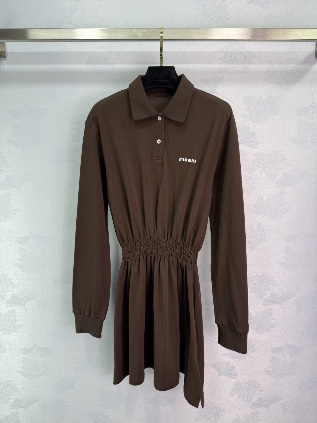 New Miu 25SS Women’s Suit: College Embroidered Shirt Dress with Loose-Head Design - 图片 1