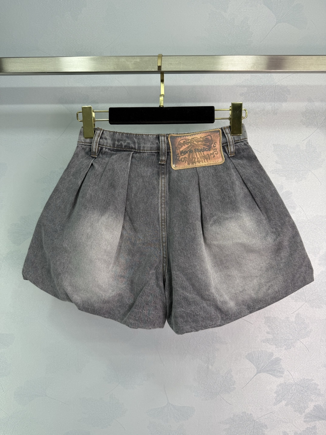 Stylish Acne Studios P368 Dress: Lightweight, Tweaked Cowboy Shorts, Florist Design for Big Pup - 图片 8