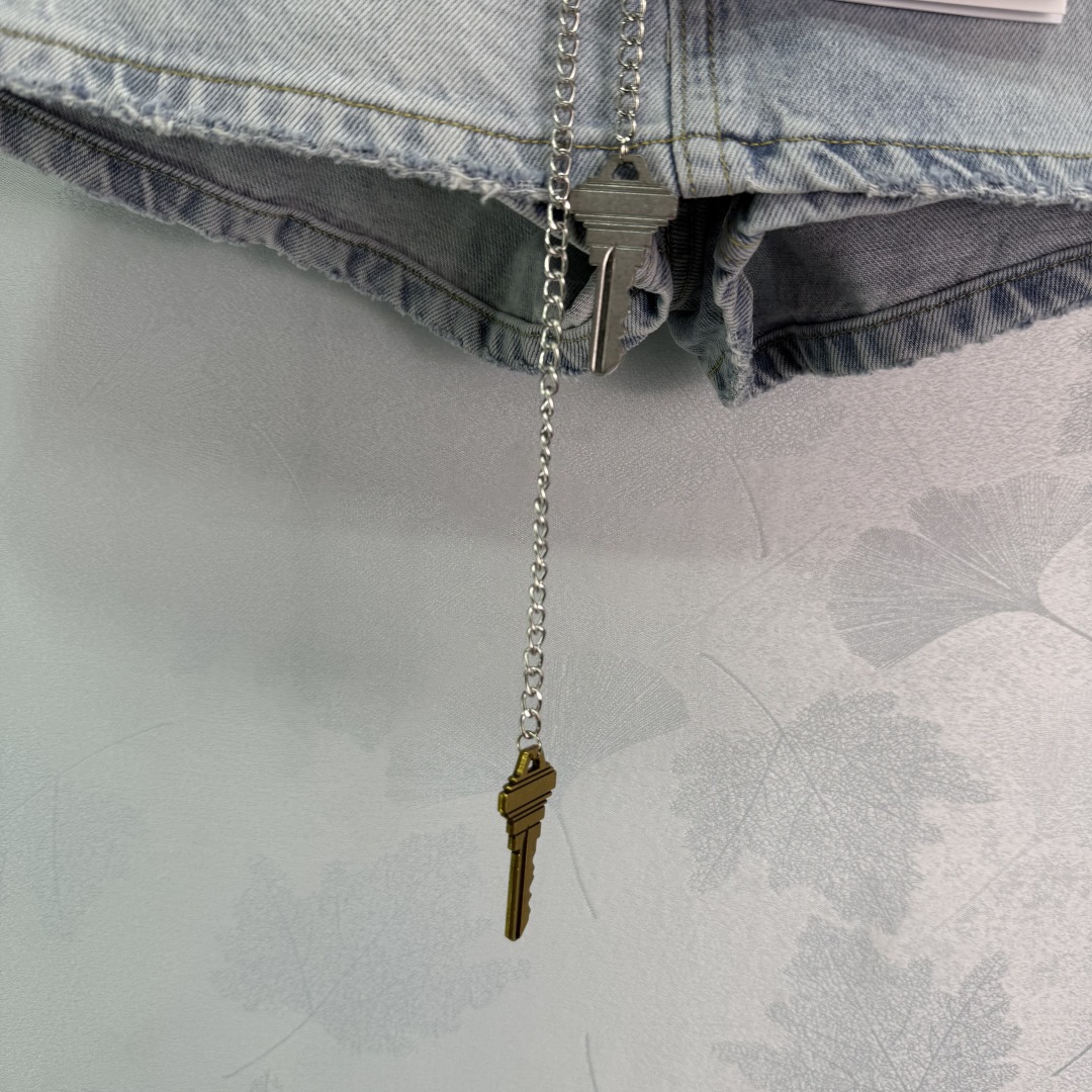 Stylish P368 Dress: High Waist, Cowboy Shorts, Logo-Chain Decorations, One-Size Fit. - 图片 7
