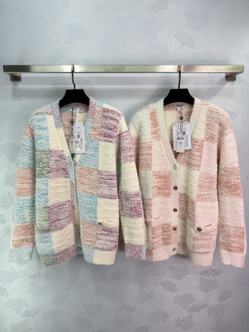 Cozy Checkered V-Neck Cardigan, Stylish Fall/Winter Outerwear 1 Cozy Checkered V-Neck Cardigan, Stylish Fall/Winter Outerwear