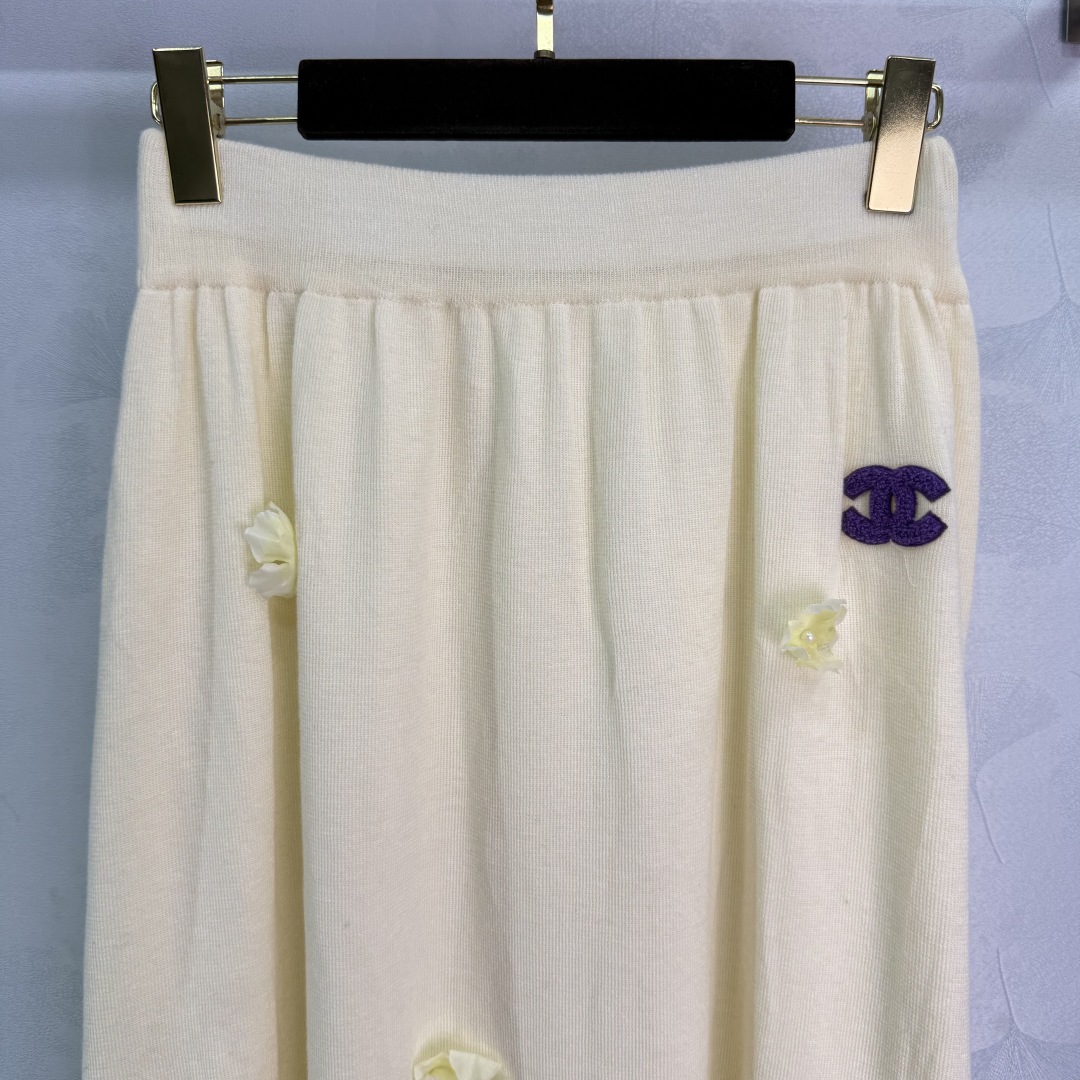 2025 Summer Female Suit: Embroidered Vest, Half-Hair Dress, 2-Colored SML Design - 图片 7