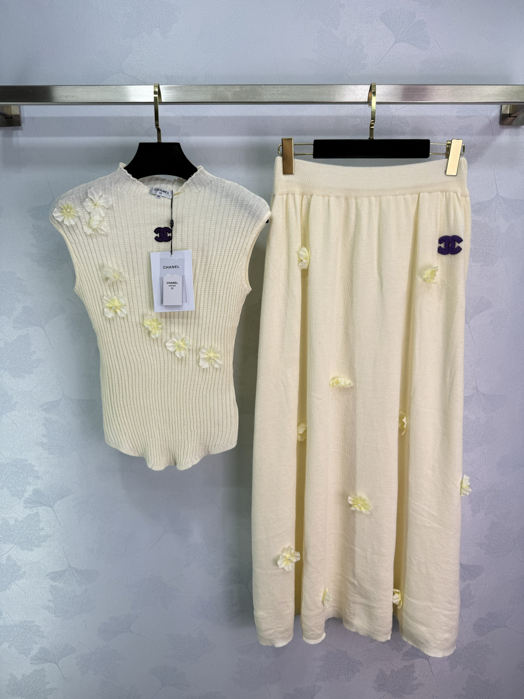 2025 Summer Female Suit: Embroidered Vest, Half-Hair Dress, 2-Colored SML Design
