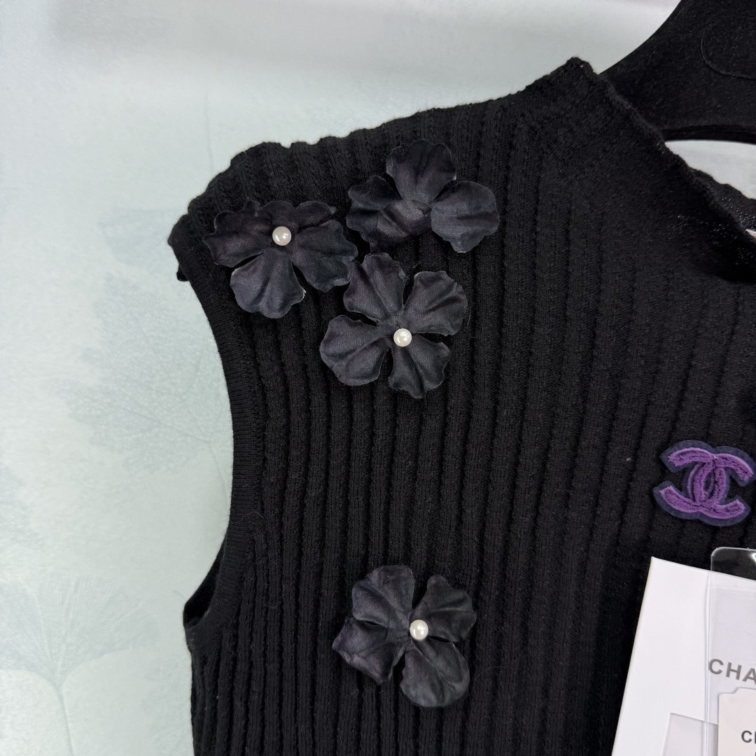“2025 Summer Female Suit: One-Size-Fits-All with Embroidery and Trendy Design” - 图片 3