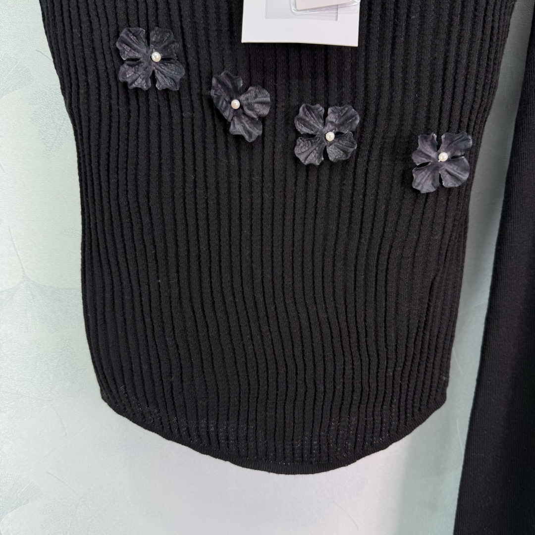 “2025 Summer Female Suit: One-Size-Fits-All with Embroidery and Trendy Design” - 图片 5