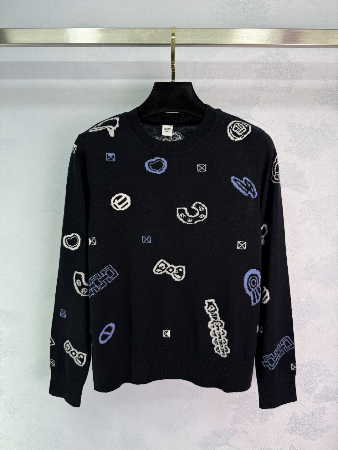 Versatile One-Size Cashmere Dress with Geometric Floral Design for Fall Mornings - 图片 1