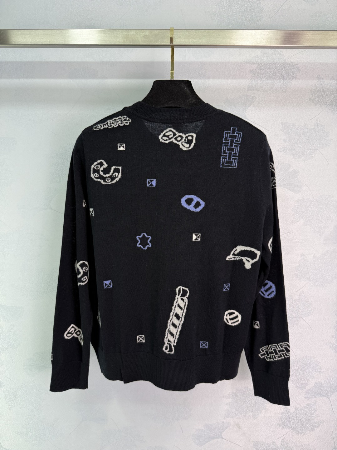 Versatile One-Size Cashmere Dress with Geometric Floral Design for Fall Mornings - 图片 9