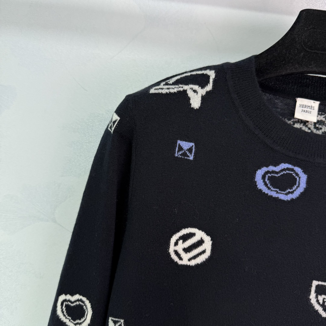 Versatile One-Size Cashmere Dress with Geometric Floral Design for Fall Mornings - 图片 3