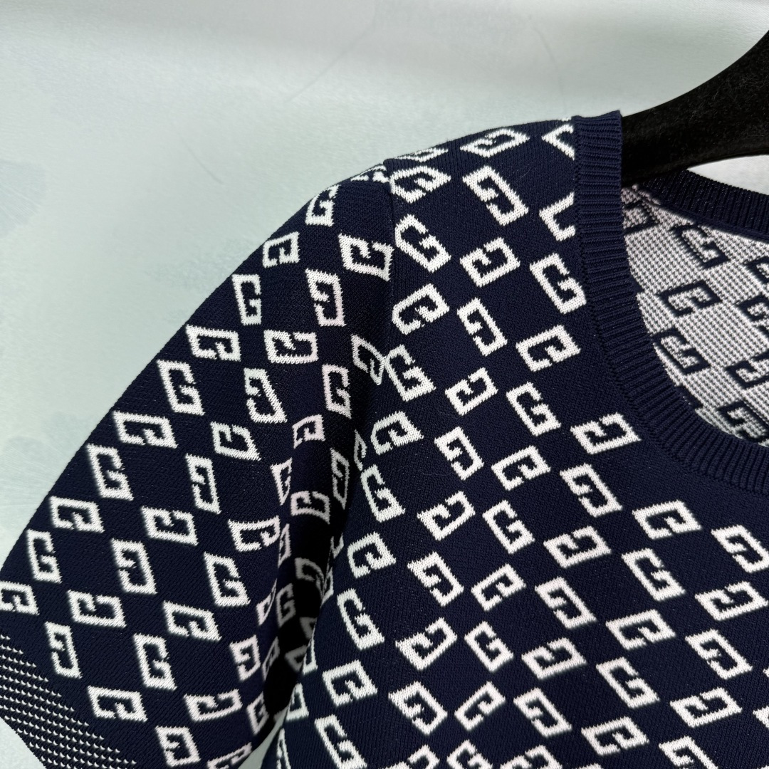 “Latest Female Suit P437: One-Size-Fits-All for Spring/Summer 2025 Collection” - 图片 3