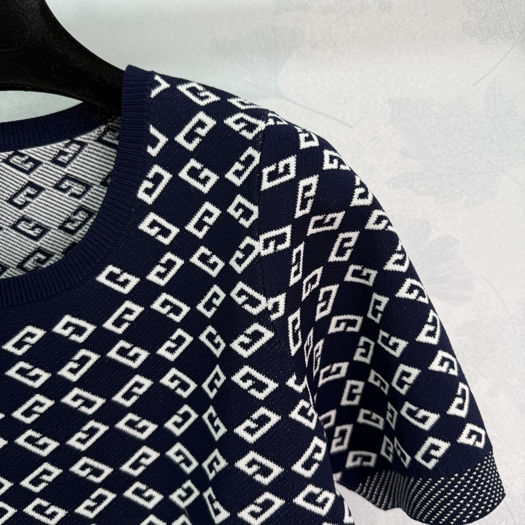 “Latest Female Suit P437: One-Size-Fits-All for Spring/Summer 2025 Collection” - 图片 2