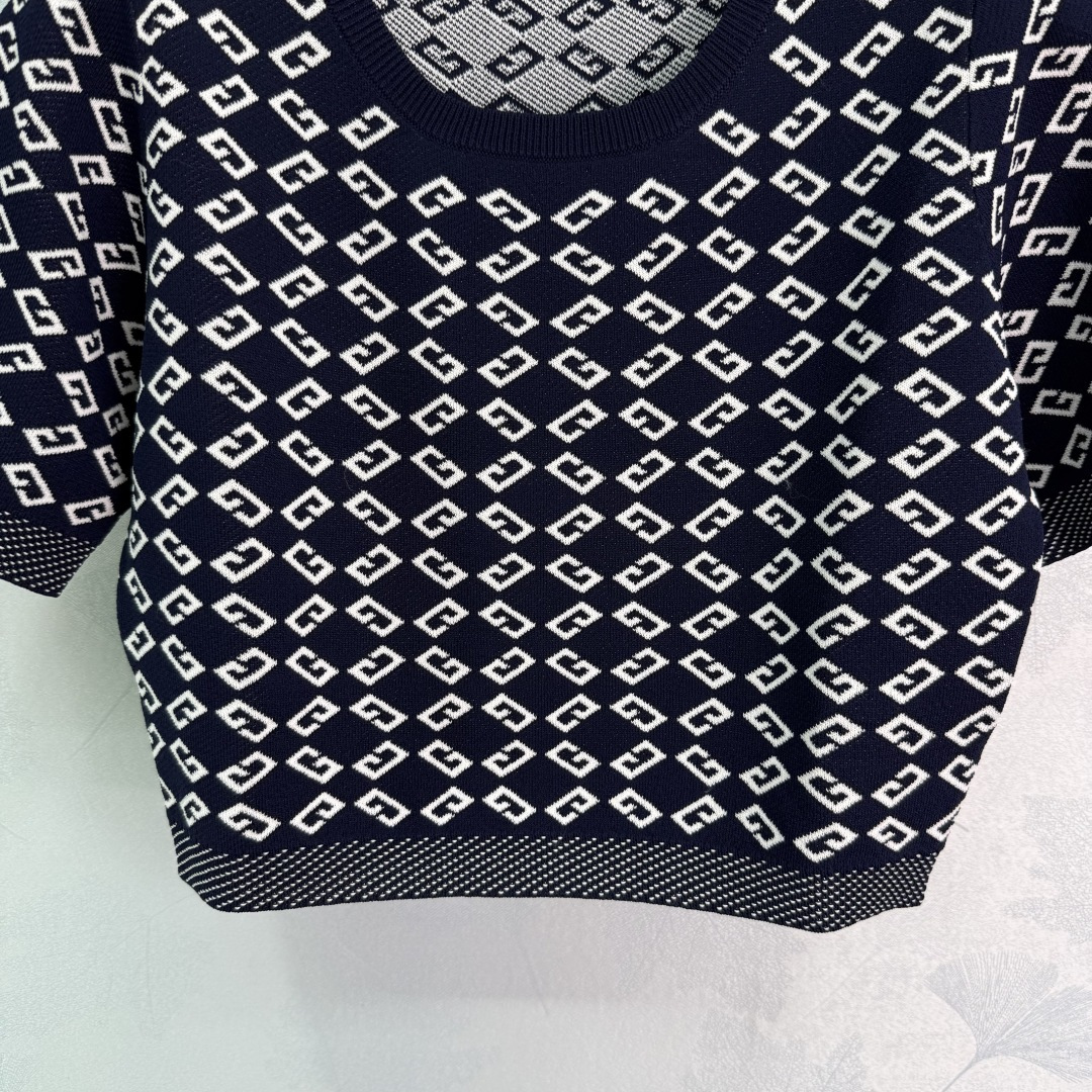 “Latest Female Suit P437: One-Size-Fits-All for Spring/Summer 2025 Collection” - 图片 6