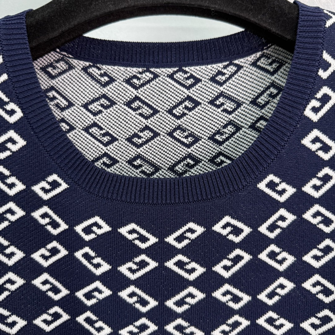 “Latest Female Suit P437: One-Size-Fits-All for Spring/Summer 2025 Collection” - 图片 5