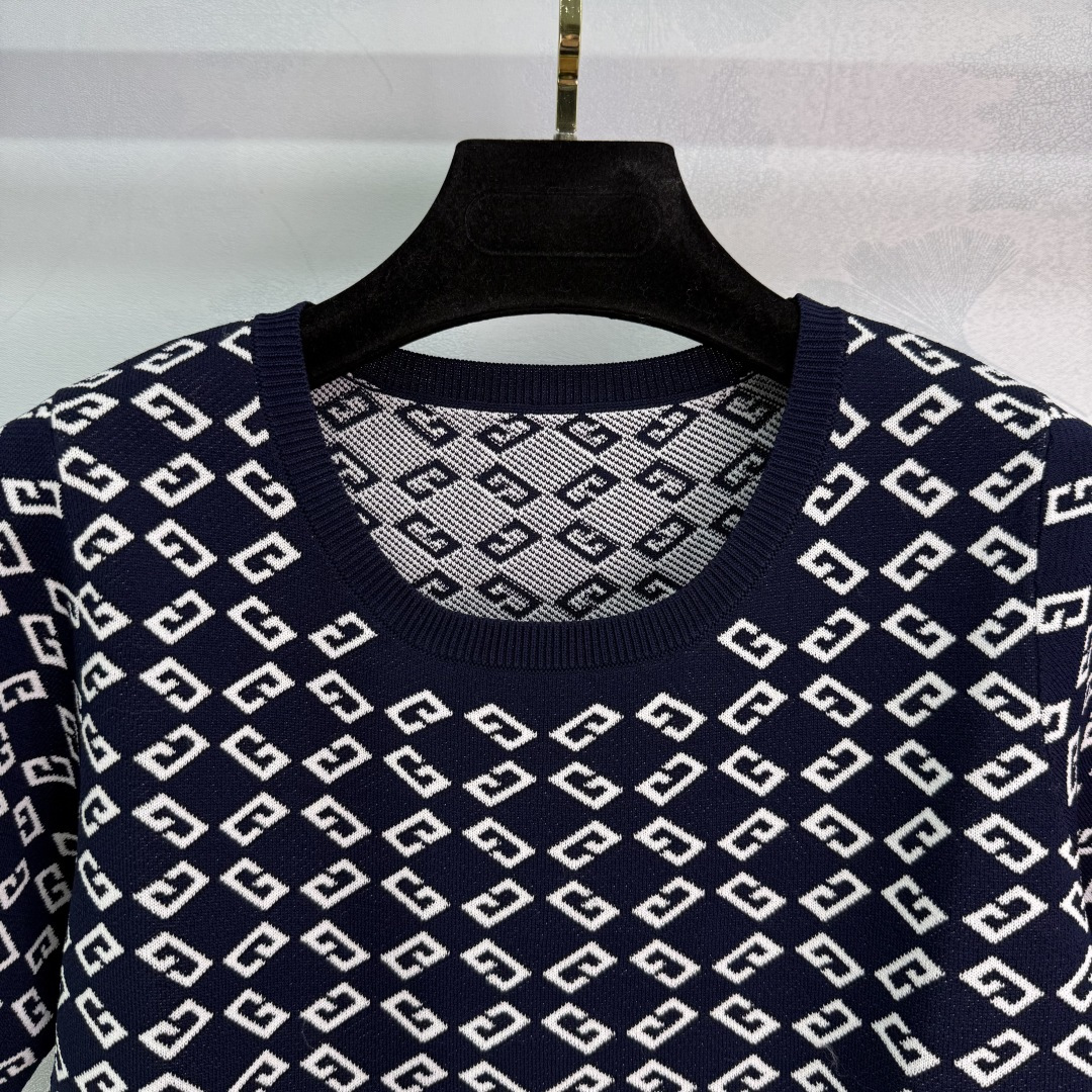 “Latest Female Suit P437: One-Size-Fits-All for Spring/Summer 2025 Collection” - 图片 4