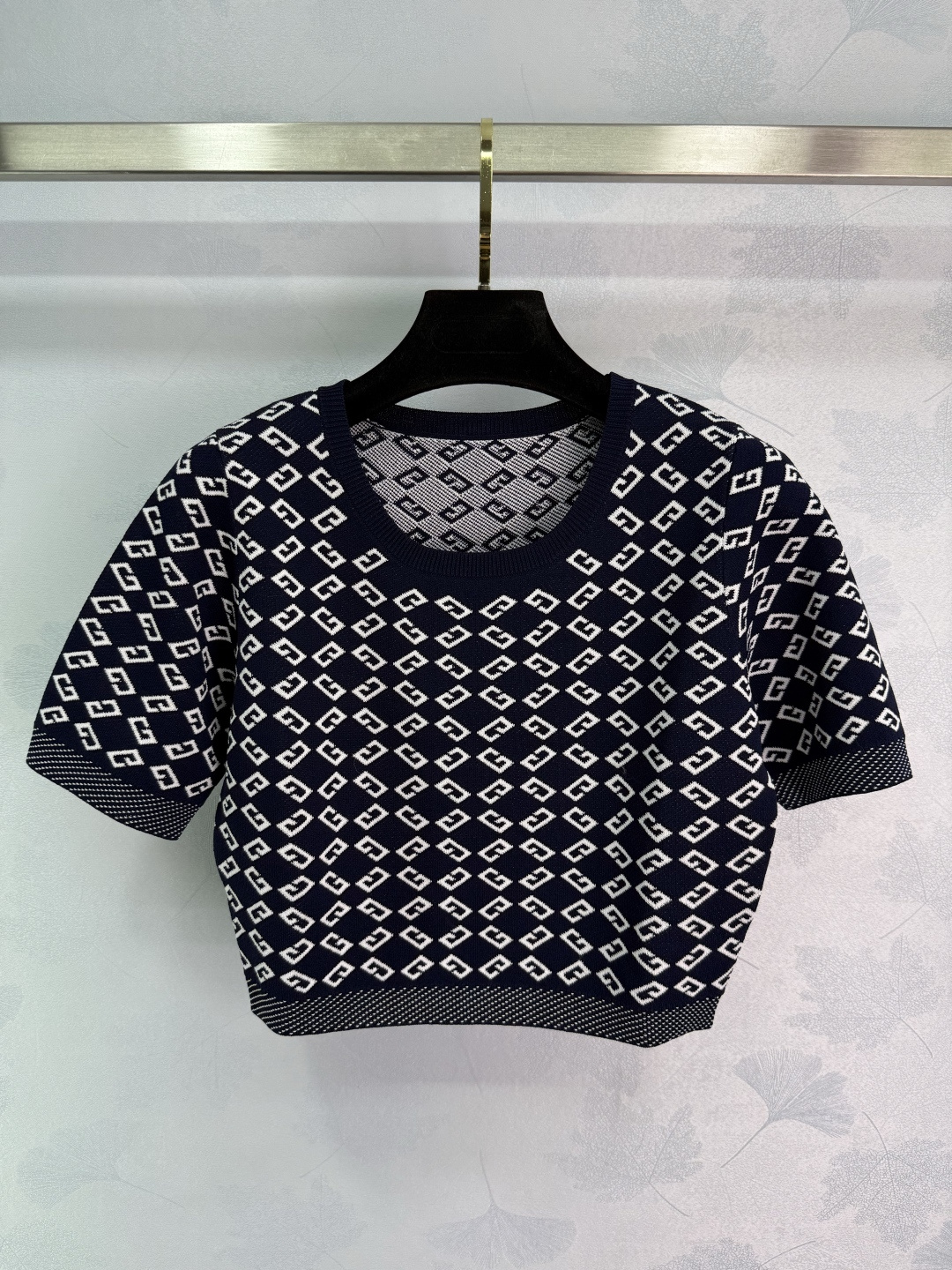 “Latest Female Suit P437: One-Size-Fits-All for Spring/Summer 2025 Collection” - 图片 1