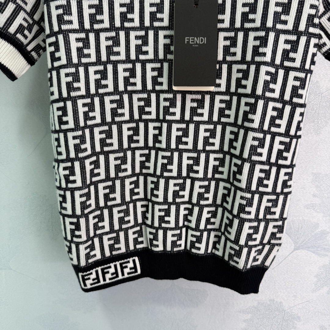 Fendi Women's Classic Monogram Knitted Short Sleeve Top 7 cmp i1753103966668 8204 0 5