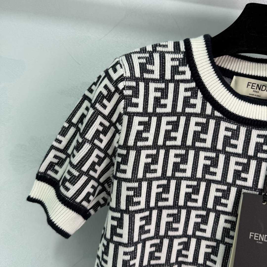 Fendi Women's Classic Monogram Knitted Short Sleeve Top 4 cmp i1753103971083 5363 0 2
