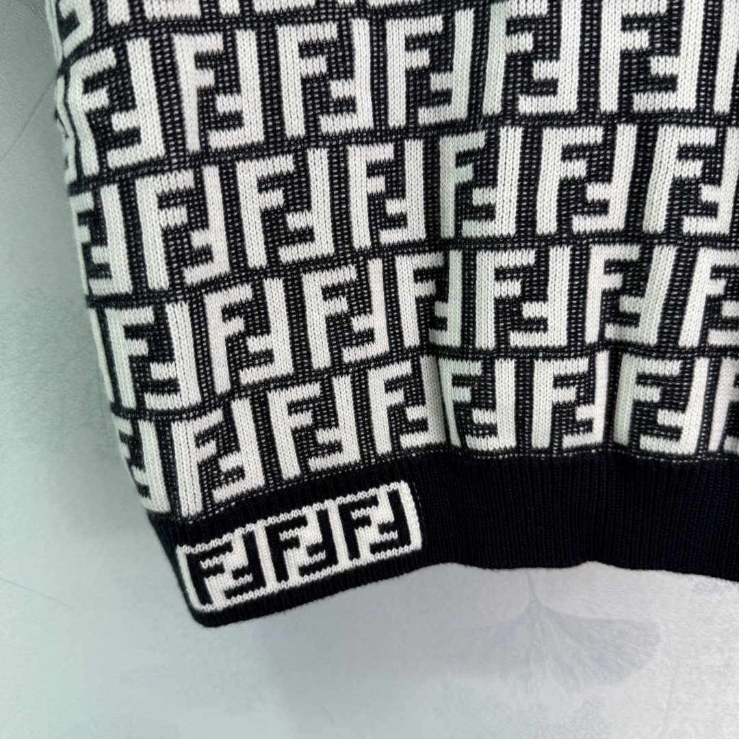 Fendi Women's Classic Monogram Knitted Short Sleeve Top 8 cmp i1753103971089 748 0 6