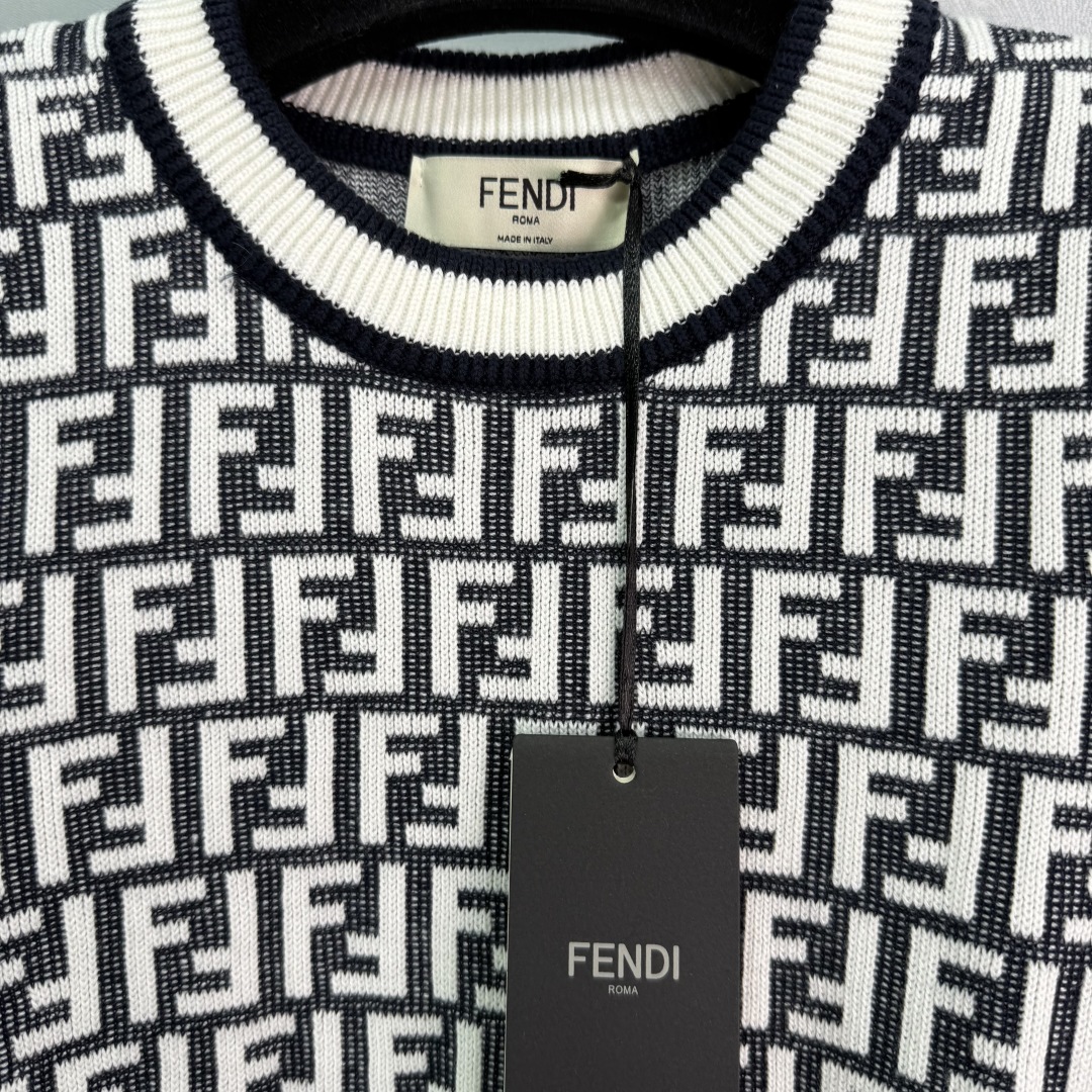 Fendi Women's Classic Monogram Knitted Short Sleeve Top 6 cmp i1753103971104 2952 0 4