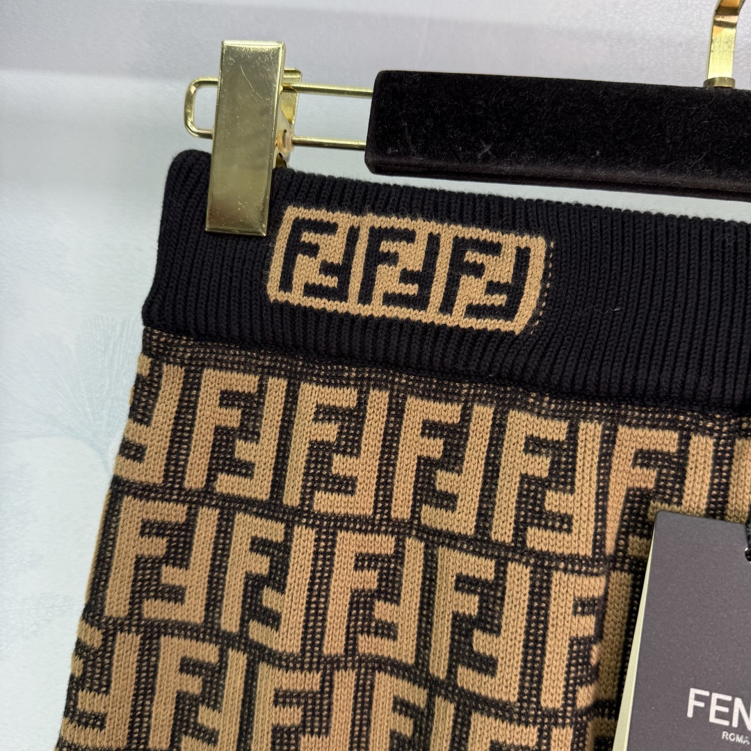 Fendi Women's Classic FF Logo Jacquard Knit Mini Skirt - Slim Fit 7 cmp i1753104211144 9220 0 5