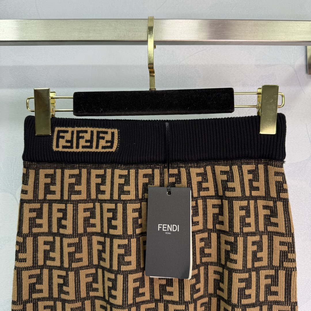 Fendi Women's Classic FF Logo Jacquard Knit Mini Skirt - Slim Fit 6 cmp i1753104211147 2947 0 4