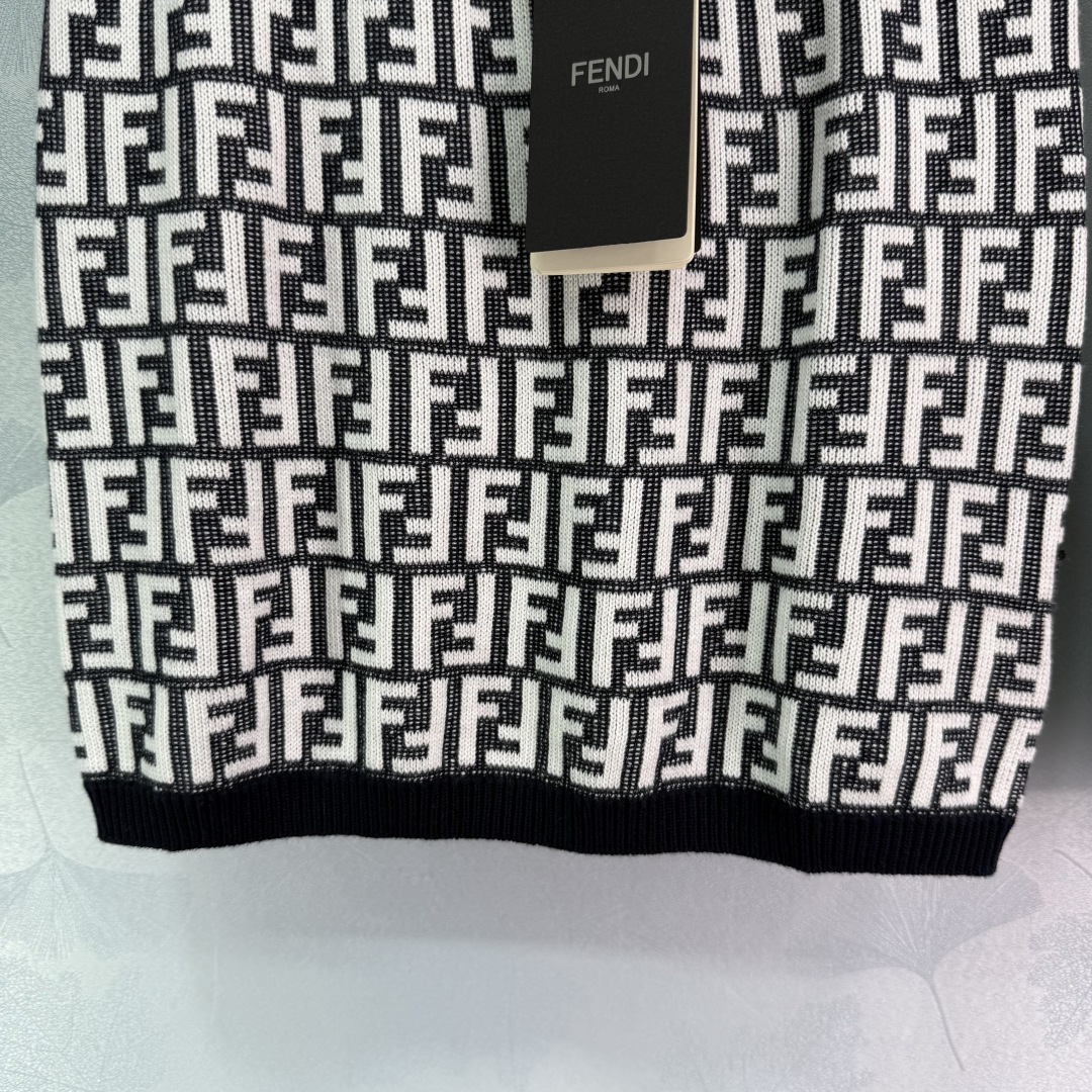 Fendi Women's Classic FF Logo Jacquard Knit Mini Skirt - Slim Fit 5 cmp i1753104215258 2976 0 3