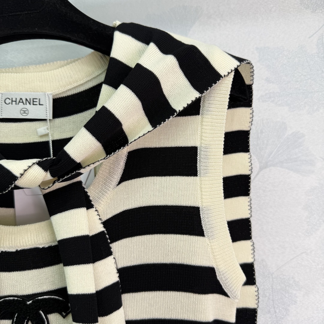 “Classic Black-and-White Tweaked Female Suit Set with Shawl and Shirt” - 图片 3