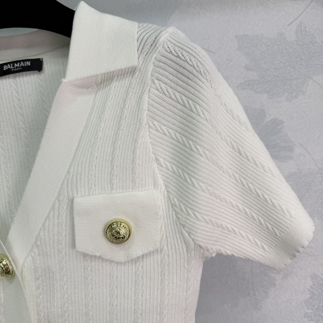 “V-Neck Shirt Dress P372: Comfortable, Flexible Fabric with Gold Button Design in 2 Colors, 3 Sizes” - 图片 5