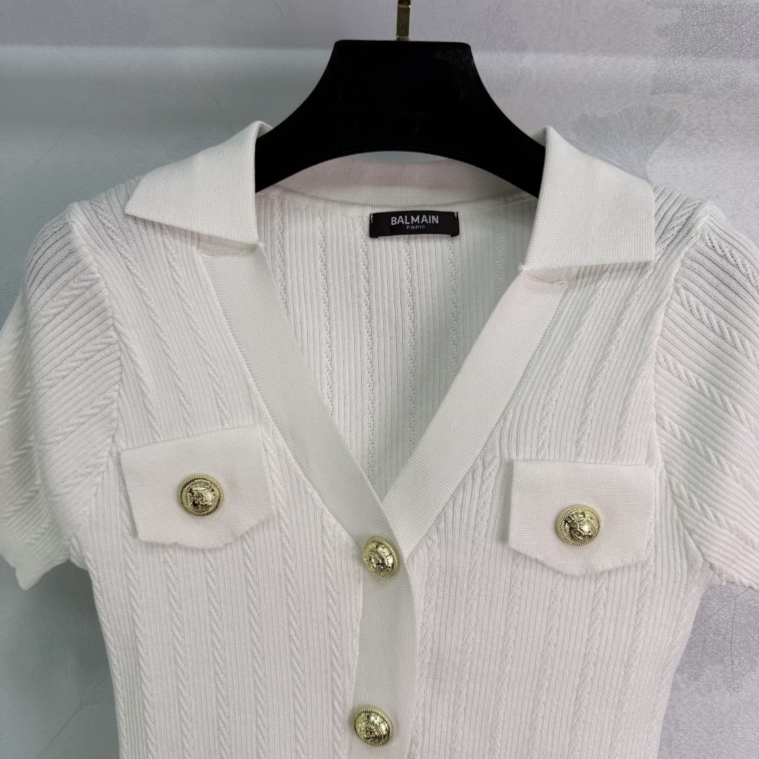 “V-Neck Shirt Dress P372: Comfortable, Flexible Fabric with Gold Button Design in 2 Colors, 3 Sizes” - 图片 4