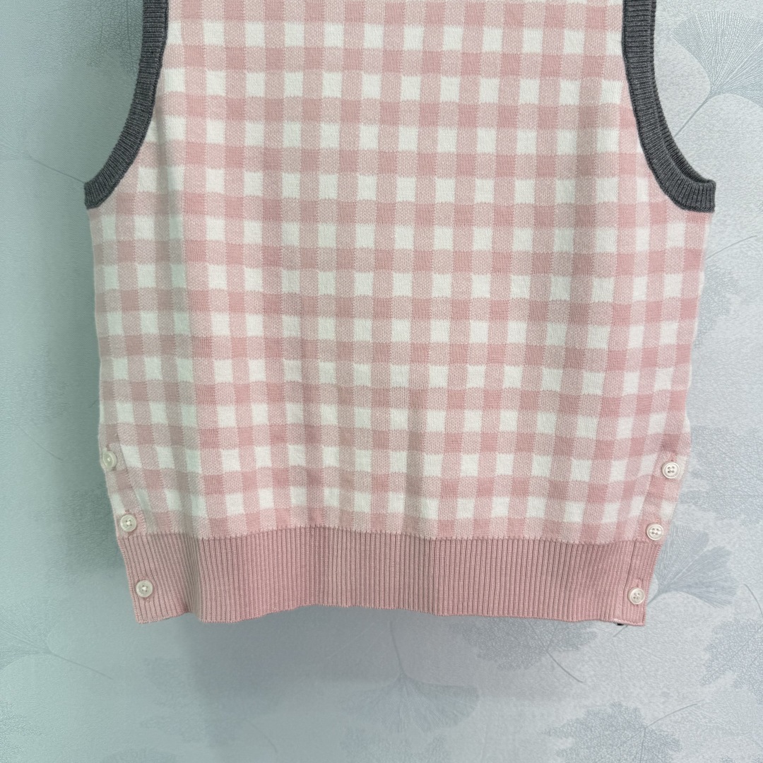 “Chromatic Coils Design Scooter with Tycoon TB*25 Vest: Sweet and Lovely Pair” - 图片 6