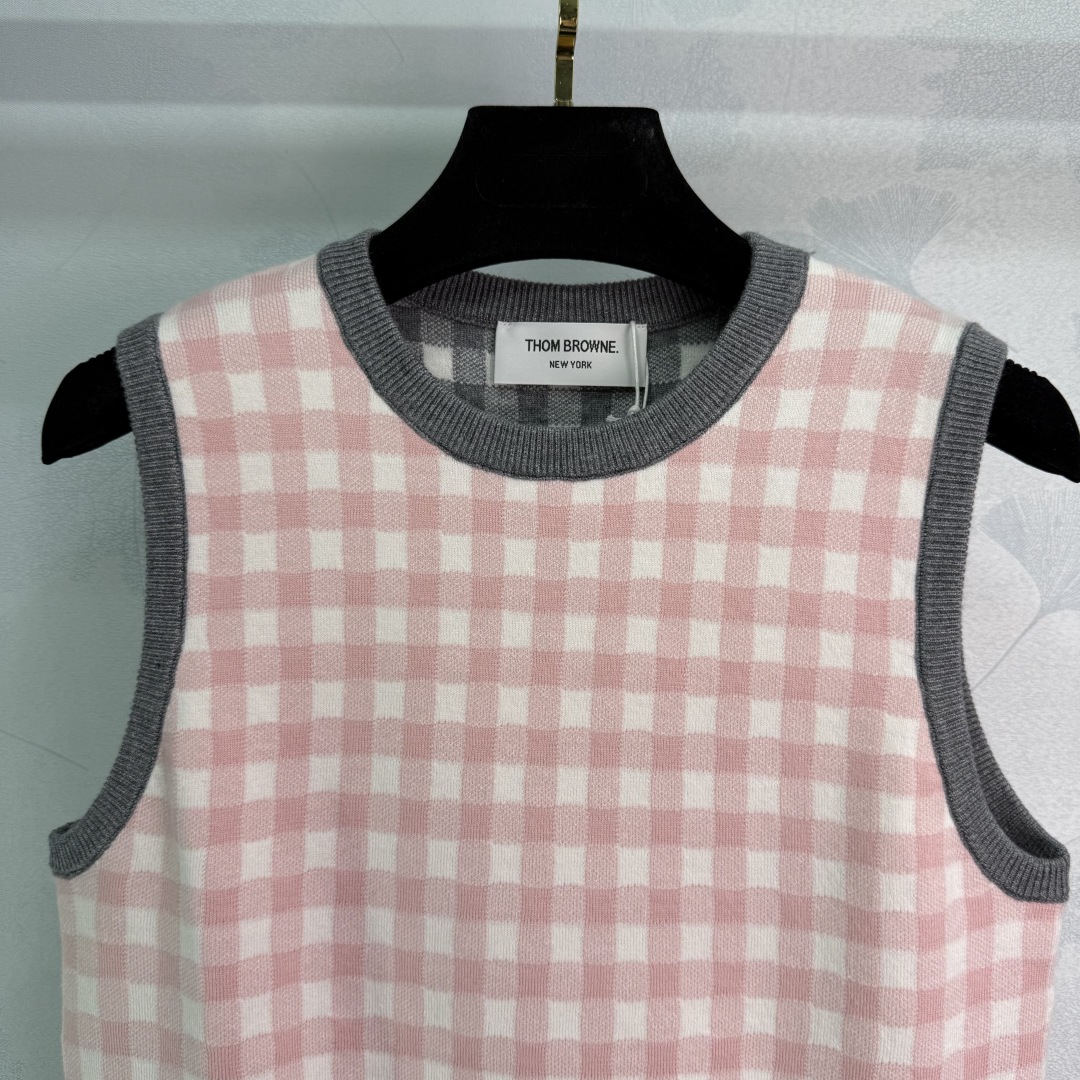 “Chromatic Coils Design Scooter with Tycoon TB*25 Vest: Sweet and Lovely Pair” - 图片 2