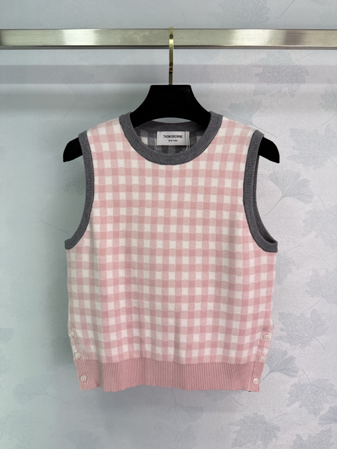 “Chromatic Coils Design Scooter with Tycoon TB*25 Vest: Sweet and Lovely Pair”