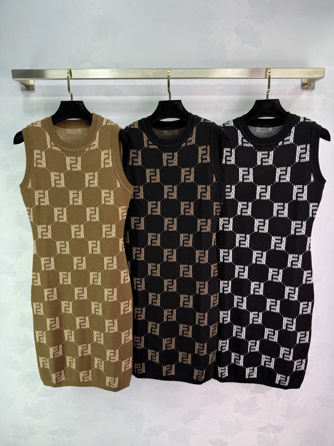 2025 Autumn Collection: Original Scrolled Female Clothes in 2 Colors and 3 Sizes - 图片 1