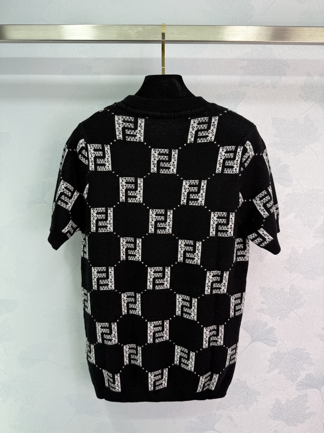 “Black FF Logo Crocheted Sleeve Suit: Stylish, High-Temperature Personality” - 图片 8