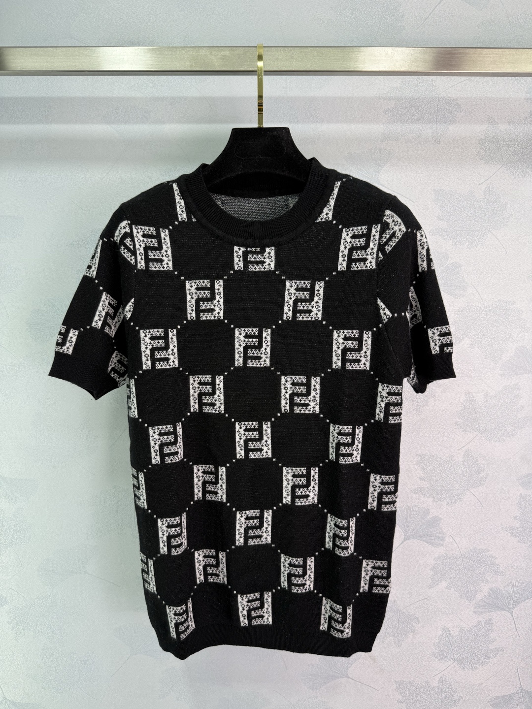 “Black FF Logo Crocheted Sleeve Suit: Stylish, High-Temperature Personality” - 图片 1