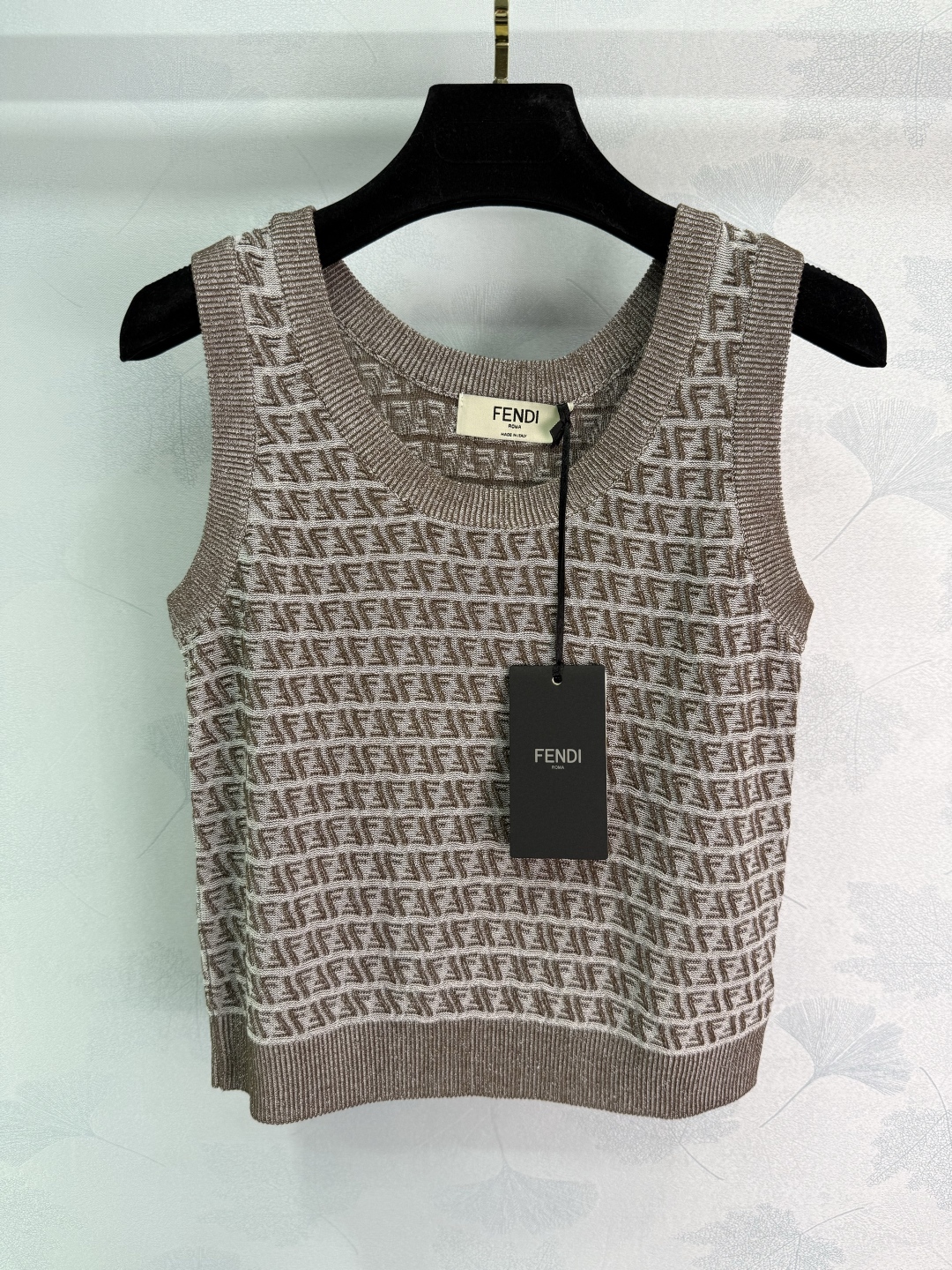 “Ferocious Women’s Suit with Wrapper Design: Soft, Comfortable, and Stylish in Three Colors and Sizes” - 图片 2