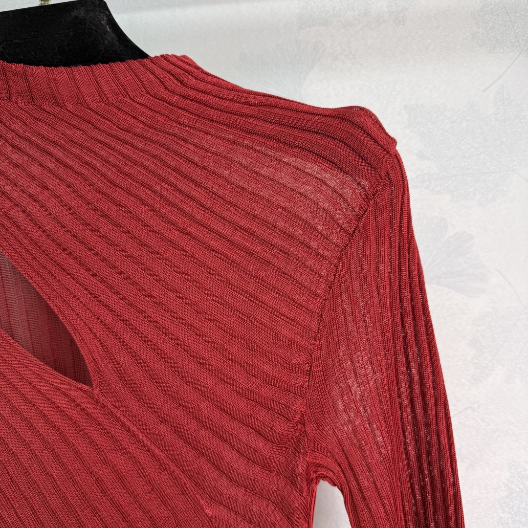 2025 Autumn Morning Fashion: Black Knitted Dress with Unique Design and Stylish Details - 图片 3