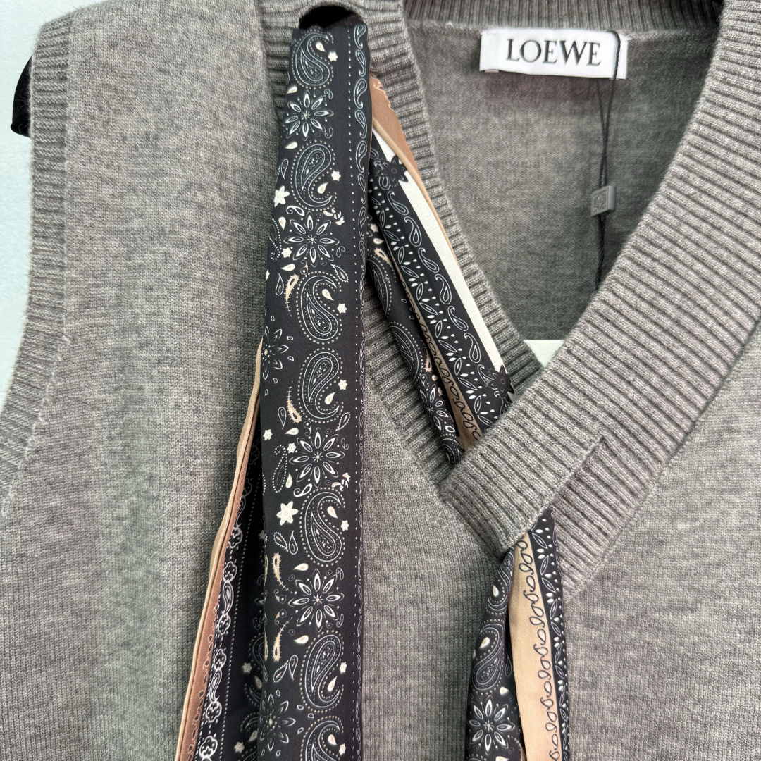 Stylish Lavender Vest with Acoustic Detailing for Winter Fashionistas - 图片 6