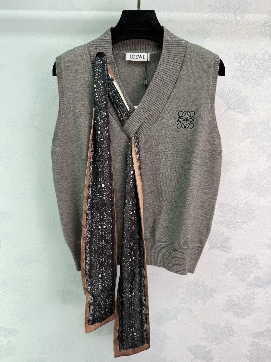 Stylish Lavender Vest with Acoustic Detailing for Winter Fashionistas - 图片 3