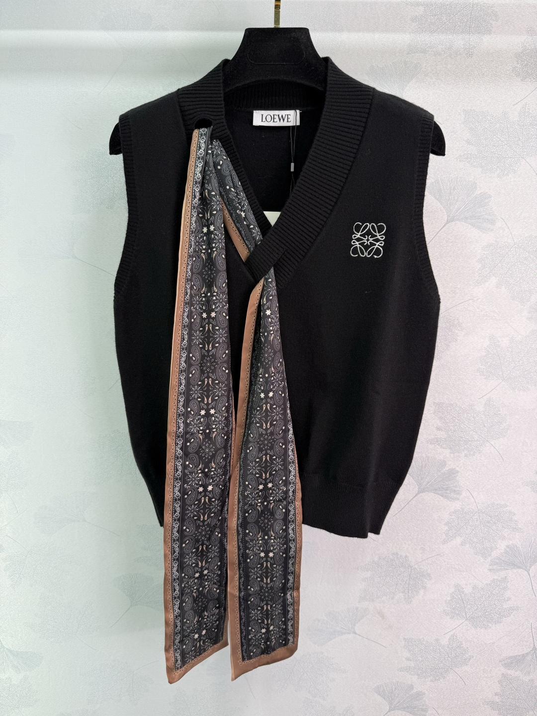 Stylish Lavender Vest with Acoustic Detailing for Winter Fashionistas - 图片 2