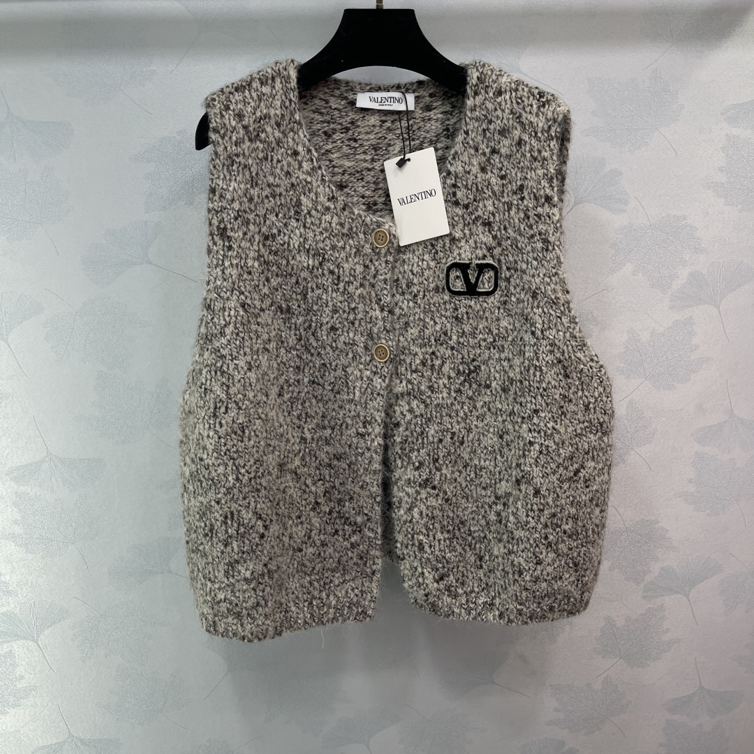“Ferocious Women’s Suit with Custom Wool Line-Making and V-Letter Embroidery: New 2025 Vest Included! 2 Colors Available” - 图片 2