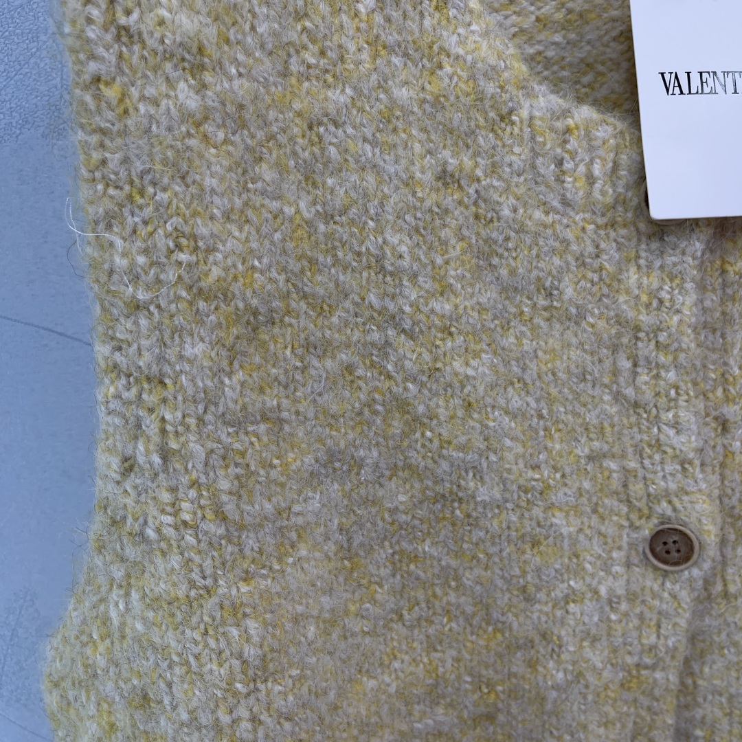 “Ferocious Women’s Suit with Custom Wool Line-Making and V-Letter Embroidery: New 2025 Vest Included! 2 Colors Available” - 图片 6