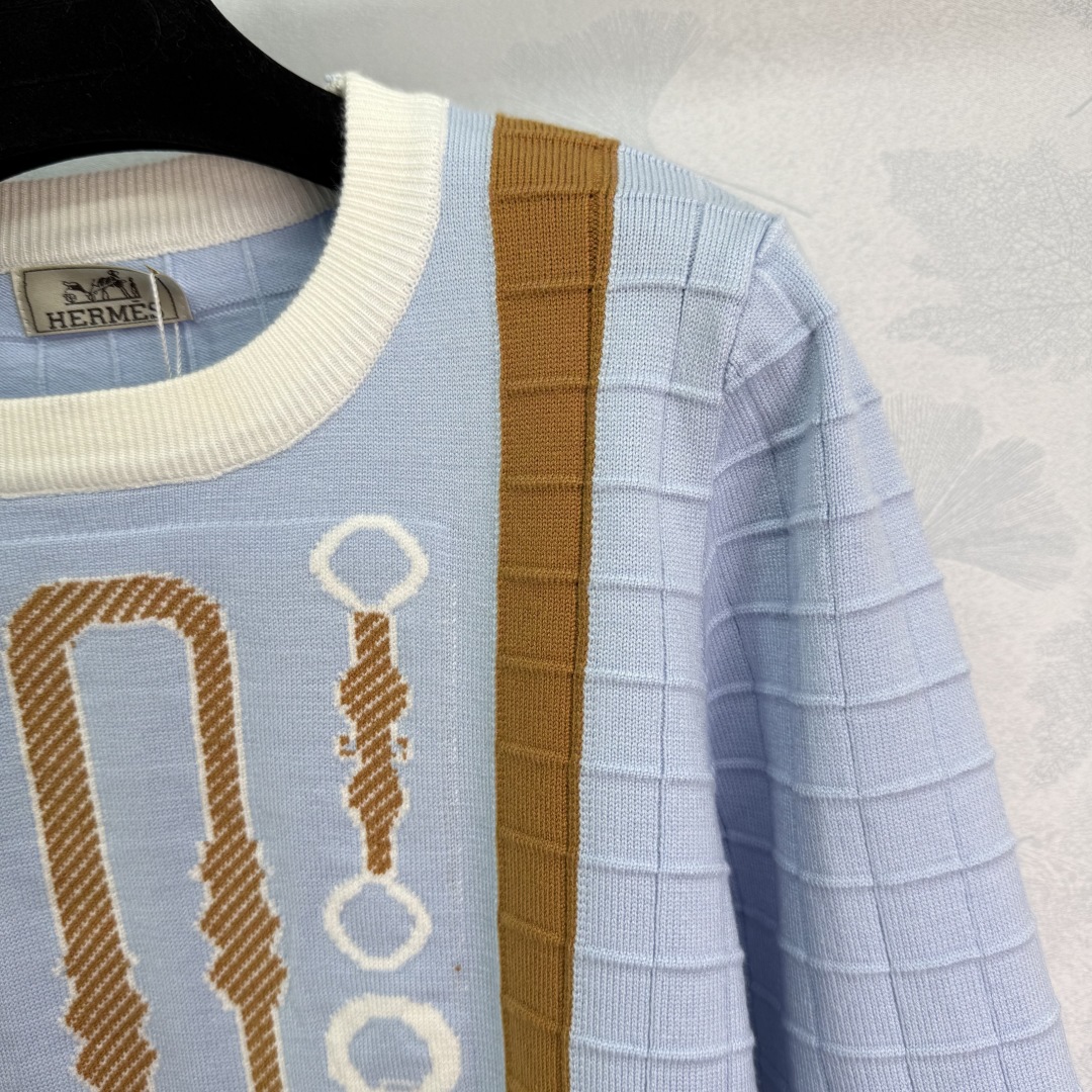 Title: P432 Dress Description: Versatile one-size-fits-all dress with tweed and embroidery, cozy wool, long sleeves, suitable for daily wear. - 图片 5