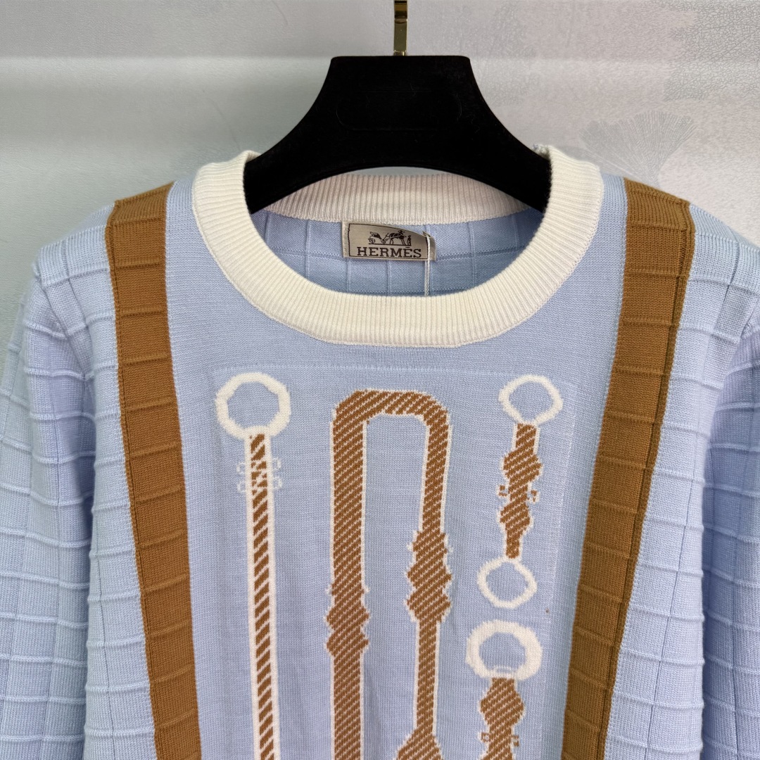 Title: P432 Dress Description: Versatile one-size-fits-all dress with tweed and embroidery, cozy wool, long sleeves, suitable for daily wear. - 图片 4