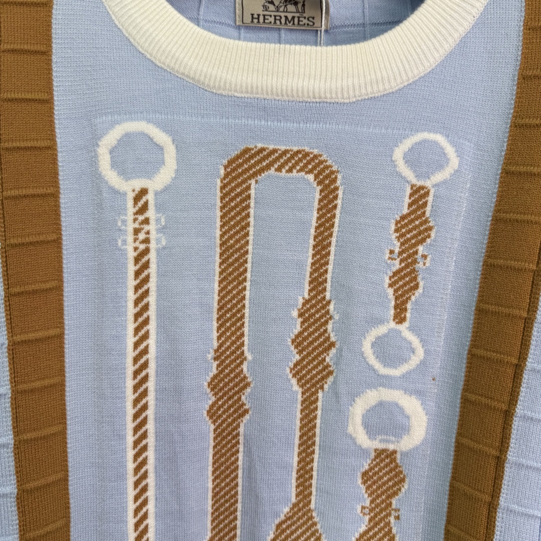 Title: P432 Dress Description: Versatile one-size-fits-all dress with tweed and embroidery, cozy wool, long sleeves, suitable for daily wear. - 图片 6
