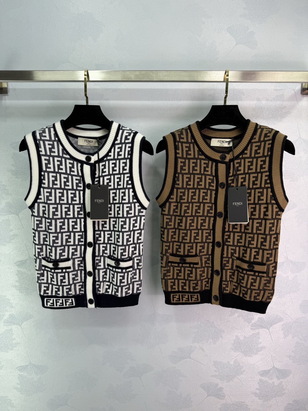 “2025 Autumn Female Suit: Custom Wool Line, Comfy Vests, Double-F Letter Design, Assorted Styles” - 图片 1