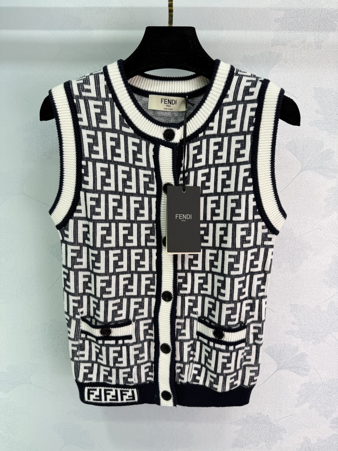 “2025 Autumn Female Suit: Custom Wool Line, Comfy Vests, Double-F Letter Design, Assorted Styles” - 图片 3